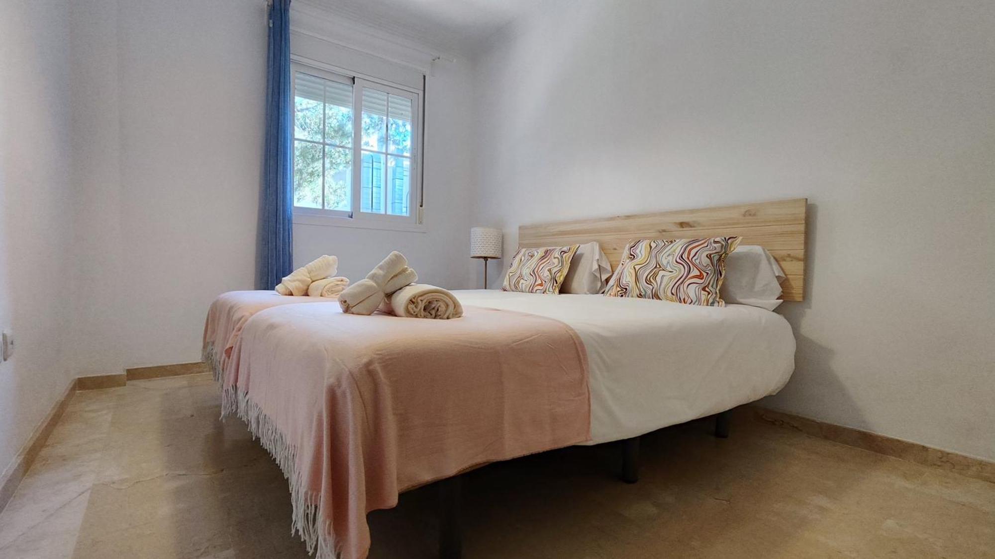Apartment Pinogolf Elviria With Free Parking, Wifi, Pool And Large Terrace *