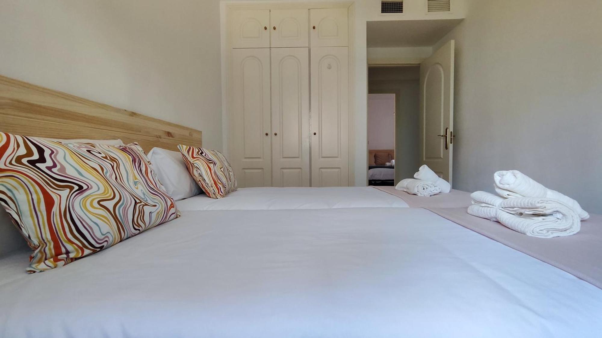 Pinogolf Elviria With Free Parking, Wifi, Pool And Large Terrace Apartment *