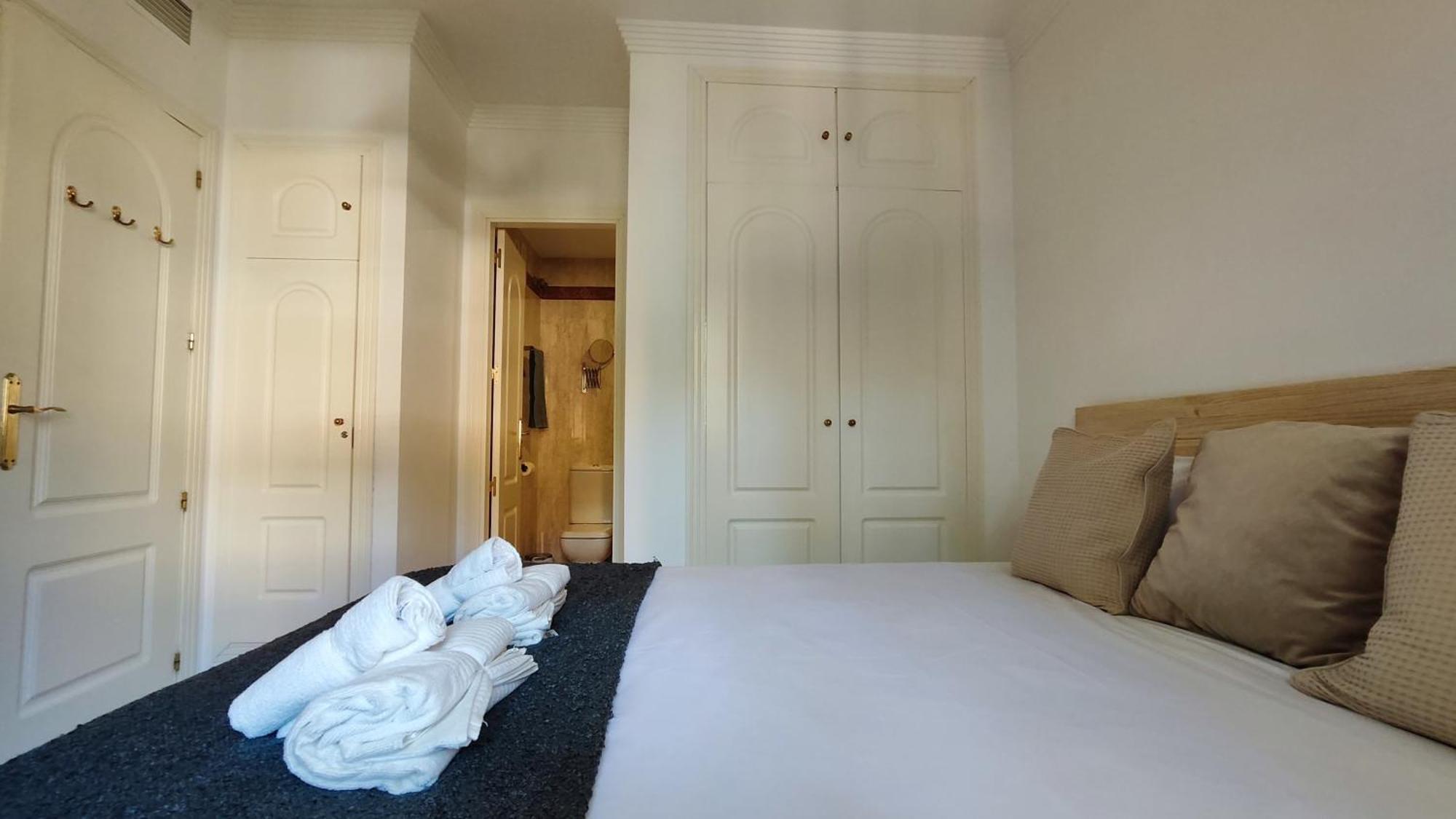 Pinogolf Elviria With Free Parking, Wifi, Pool And Large Terrace Apartment