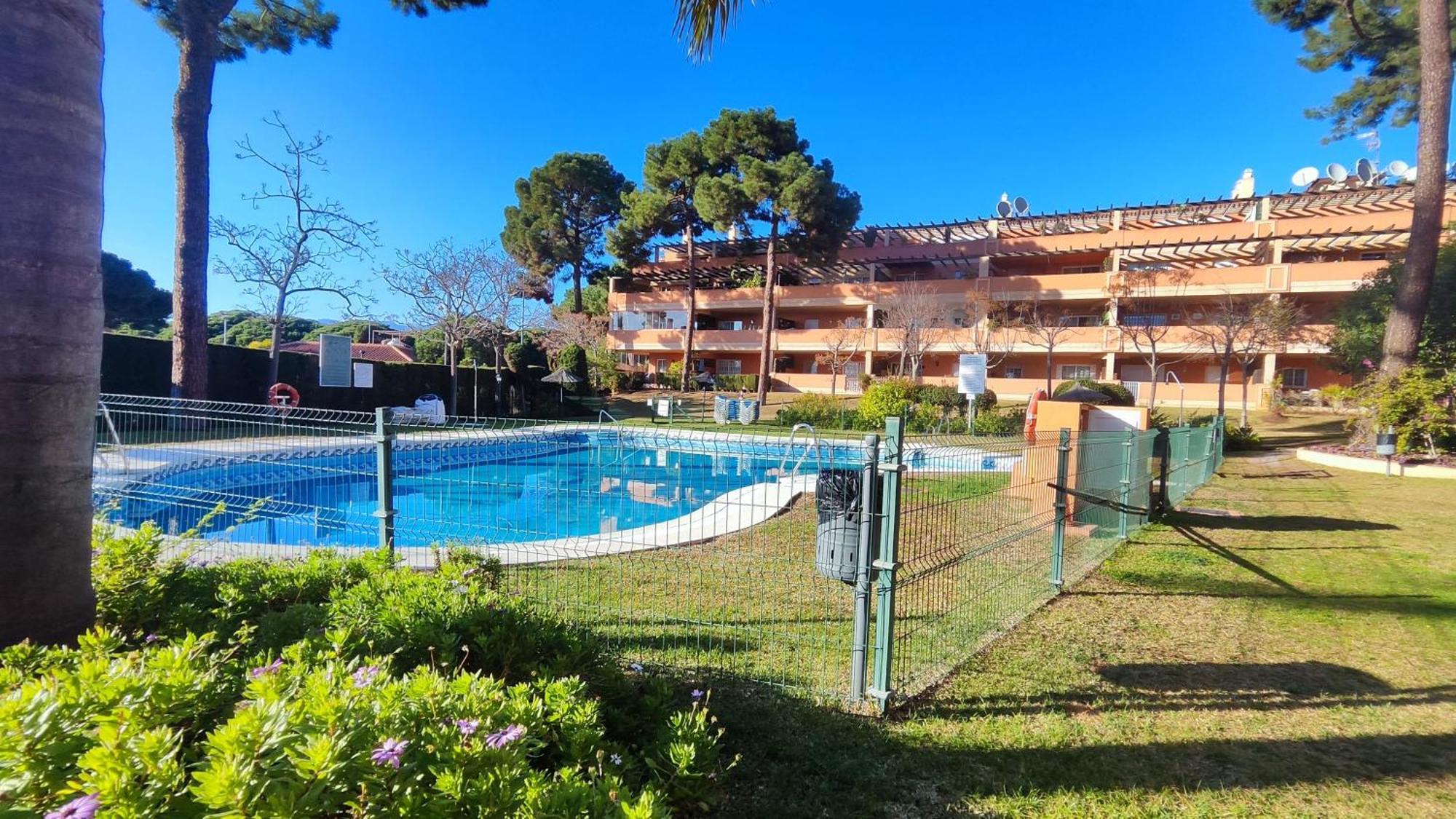 Pinogolf Elviria With Free Parking, Wifi, Pool And Large Terrace Apartment