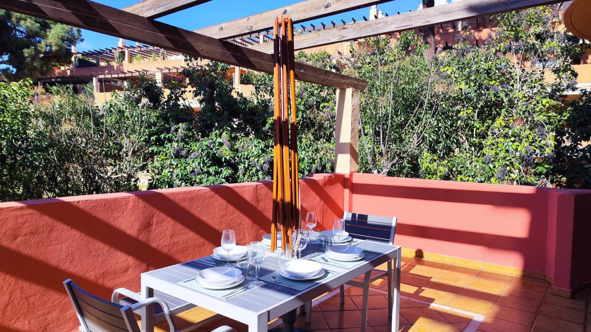 Pinogolf Elviria With Free Parking, Wifi, Pool And Large Terrace Apartment *